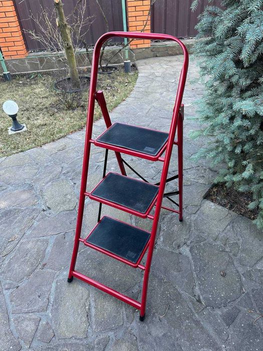 Лестница на 3 4 5 ступеньки с резиновыми ковриками. Драбина. Стремянка