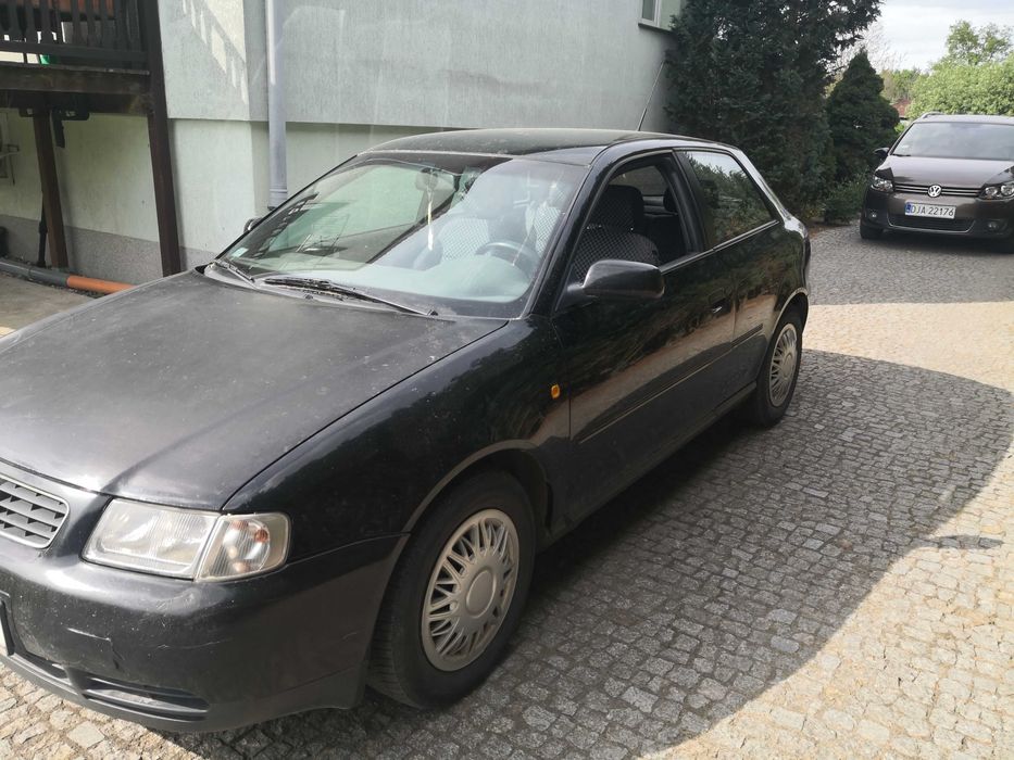 Audi A3, czarne 3-drzwi.