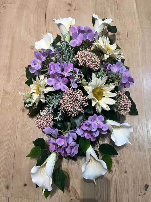 Wiązanka, stroik, kompozycja na cmentarz