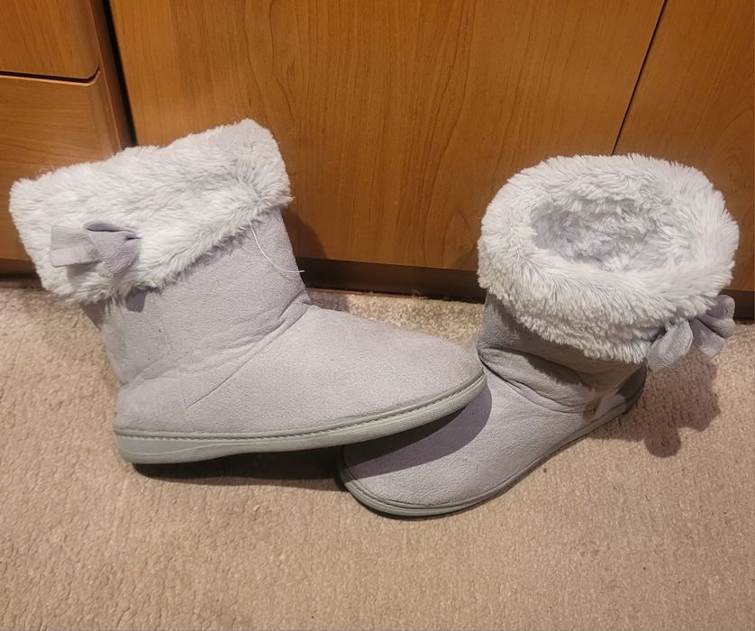 Ciepłe pantofle  na gumowej podeszwie