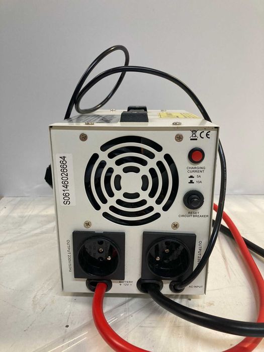 Zasilacz awaryjny UPS z akumulatorem