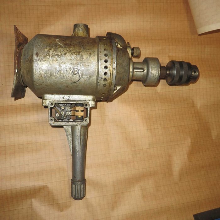 Низькооборотна редукторна реверсивна дрель и-29 1959років+ патрон 15м
