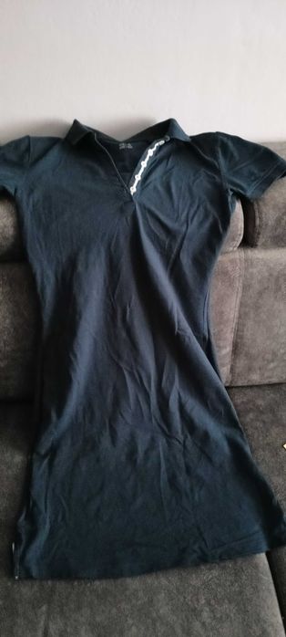 Granatowa sukienka shirtowa z kołnierzykiem w stylu Polo marki ESMARA