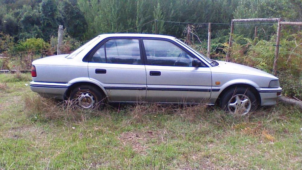 Toyota Corolla XL 1988 para reparar motor