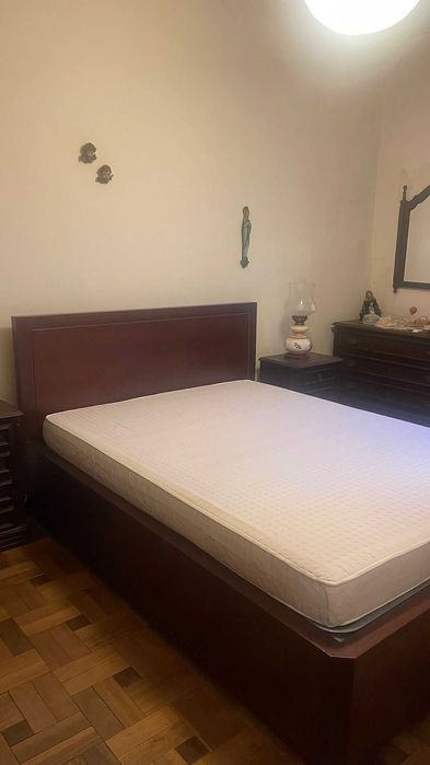 cama 140x190 madeira castanha com cabeceira