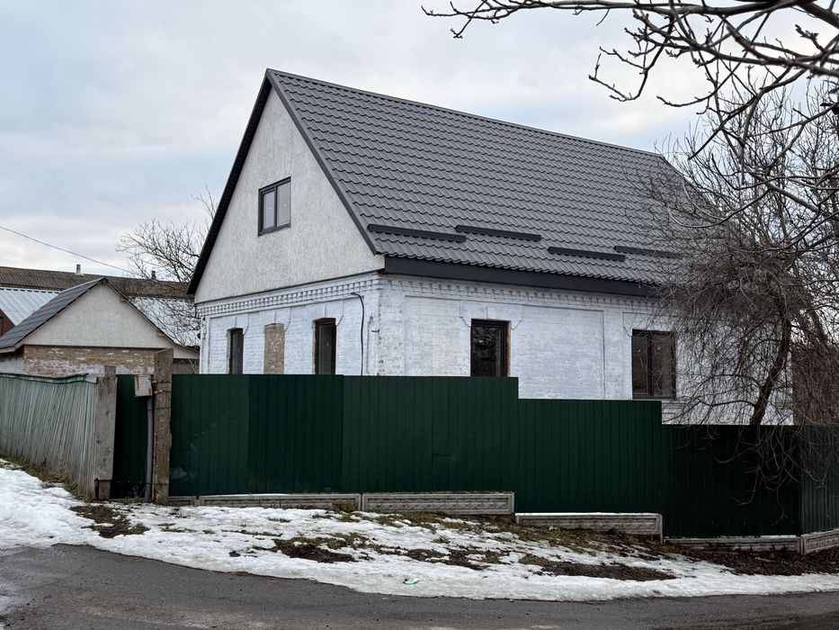 Продається будинок в м.Звенигородка у районі 5 школи