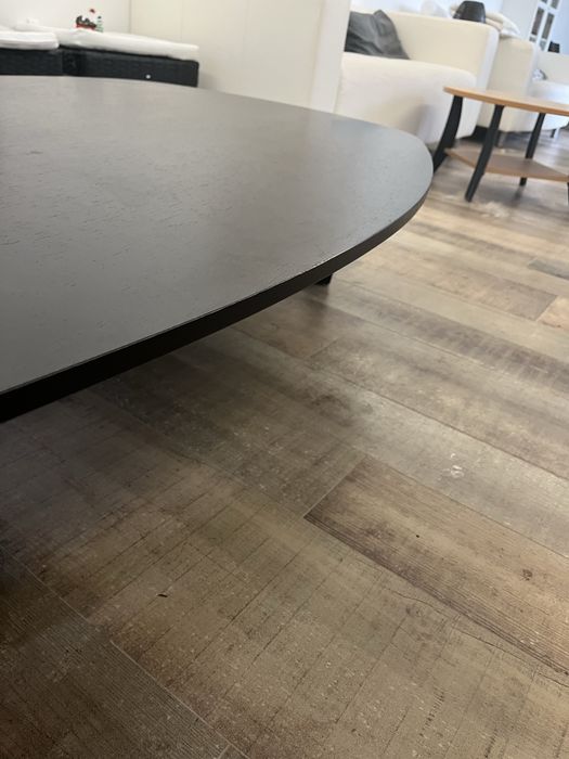 Mesa de Centro Moderna em Madeira Maciça – Estilo Contemporâneo