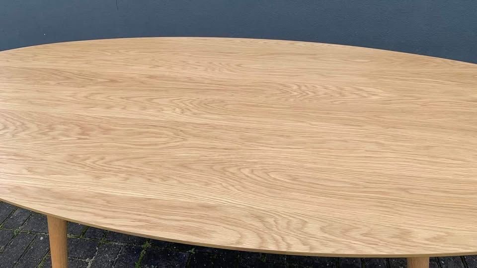 Mesa jantar oval em carvalho