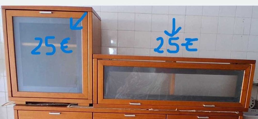 Móvel de sala em cerejeira com vidro fosco. Moderno e bonito. Barato.