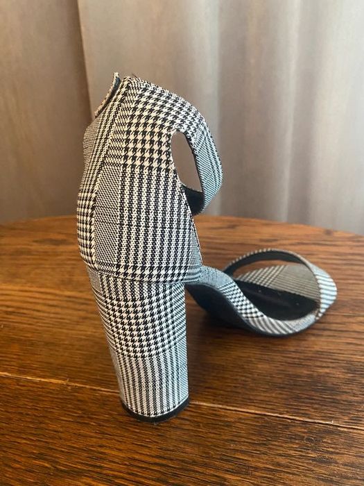 Buty na obcasie j. nowe r 39