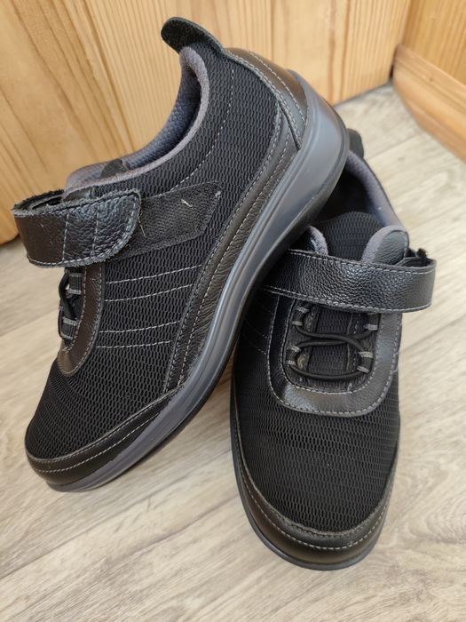 Качественные кроссовки