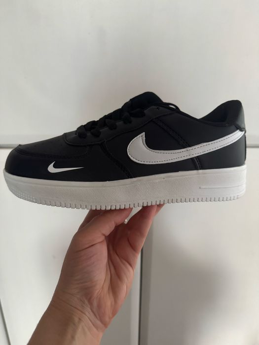 Obuwie  sportowe damskie  z napisem nike