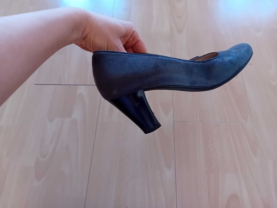 Buty damskie ze skóry r. 37/38.