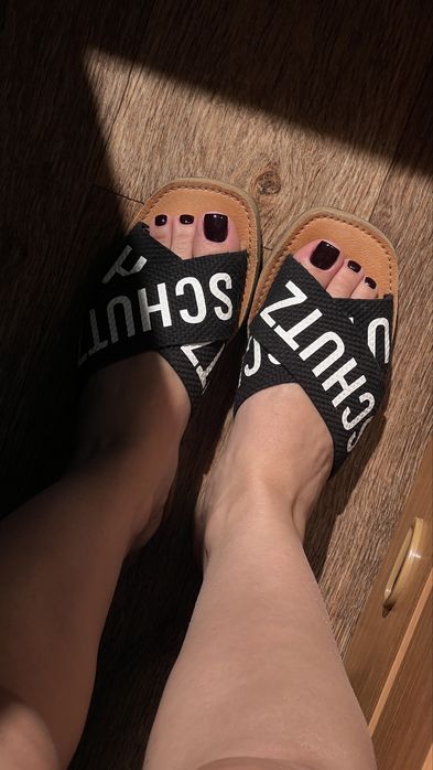 Шльопанці schutz