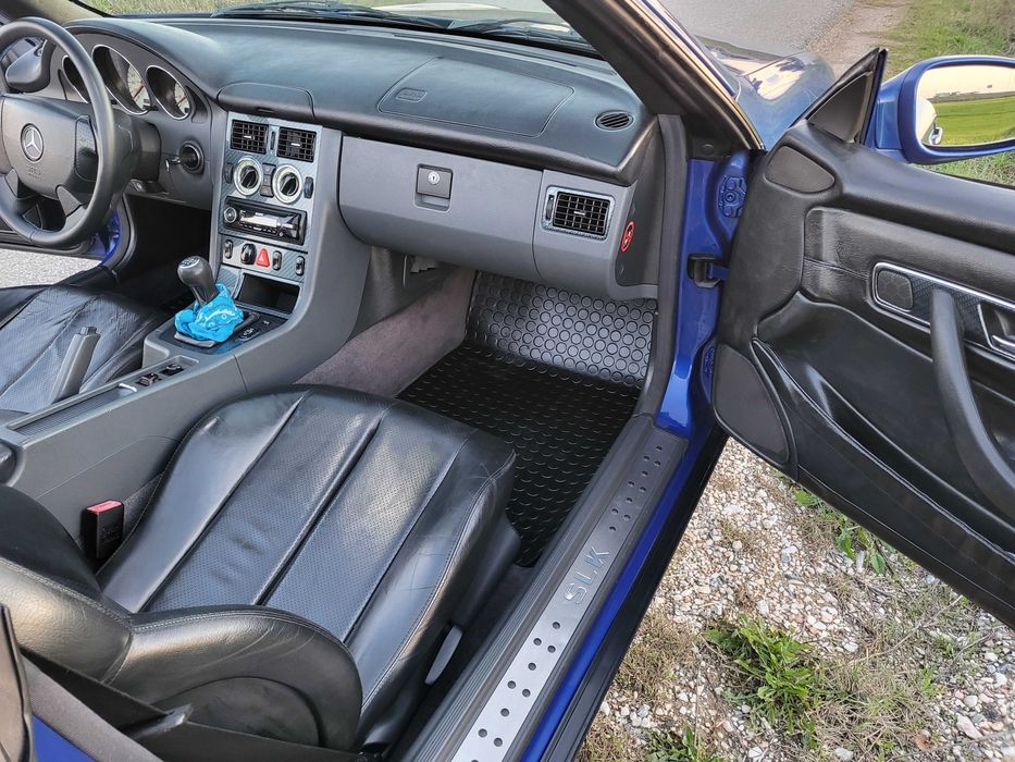 "Mercedes SLK: potência, elegância e performance ao seu alcance."