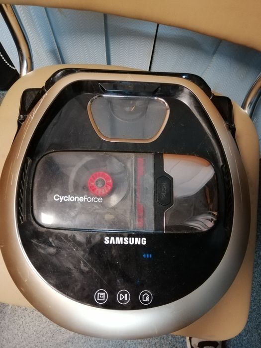 Автоматический робо-пылесос SAMSUNG.