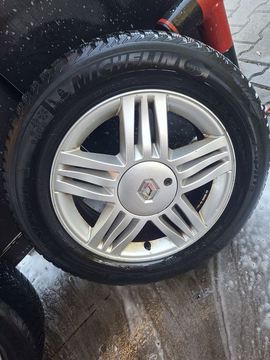 Oryginalne Alufelgi Renault z oponami zimowymi Michelin 205/60 R16