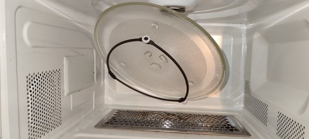 Kuchenka mikrofalowa z grillem gw76n