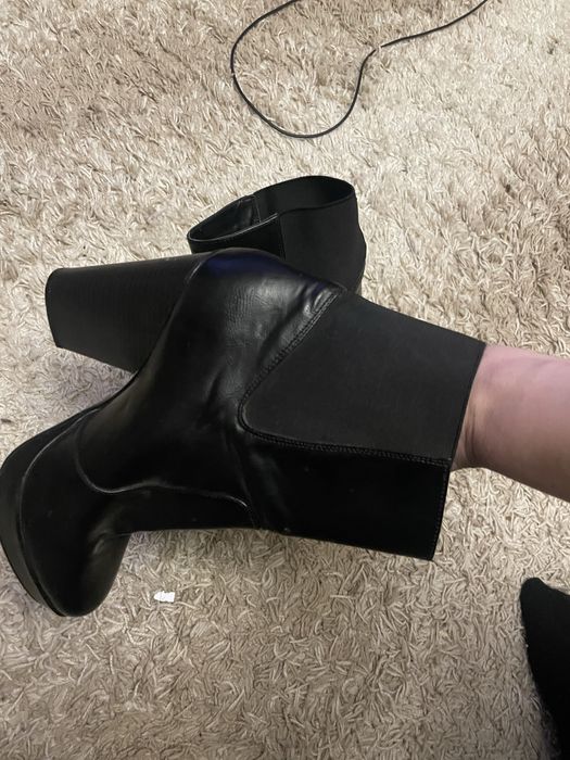 Продам стильний ботильйони в хорошому стані.