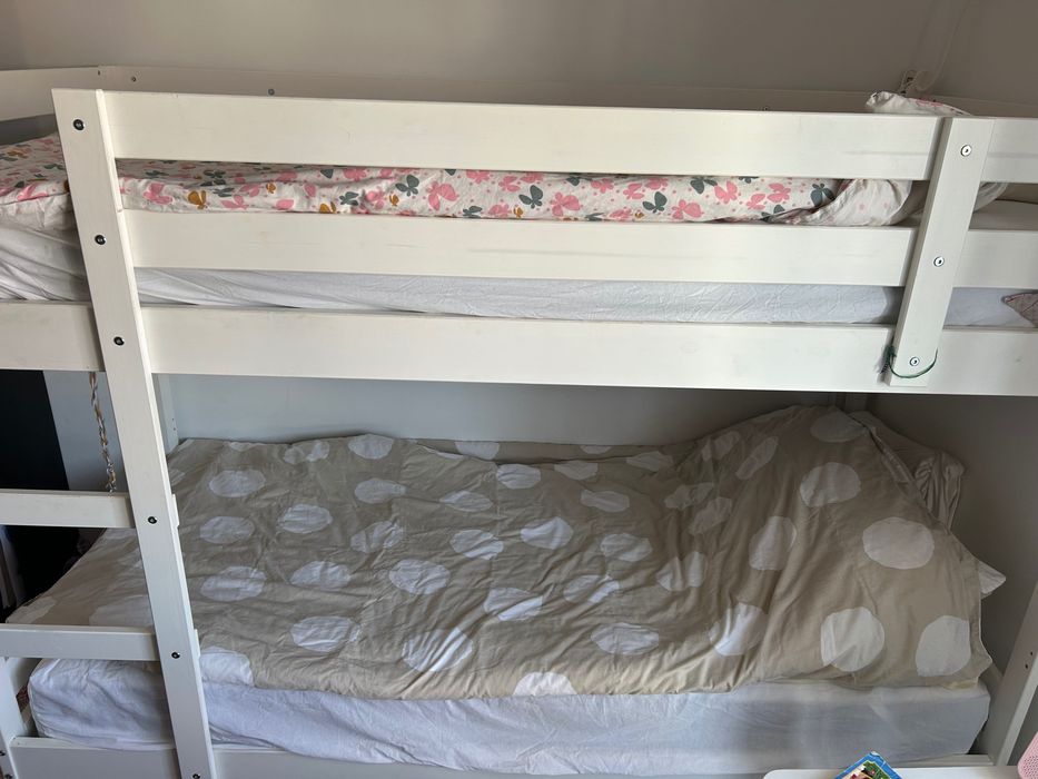 Cama Beliche Ikea Mydal com colchoes