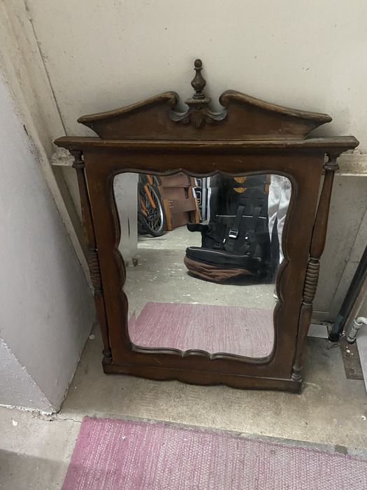 Espelho de madeira muito antigo