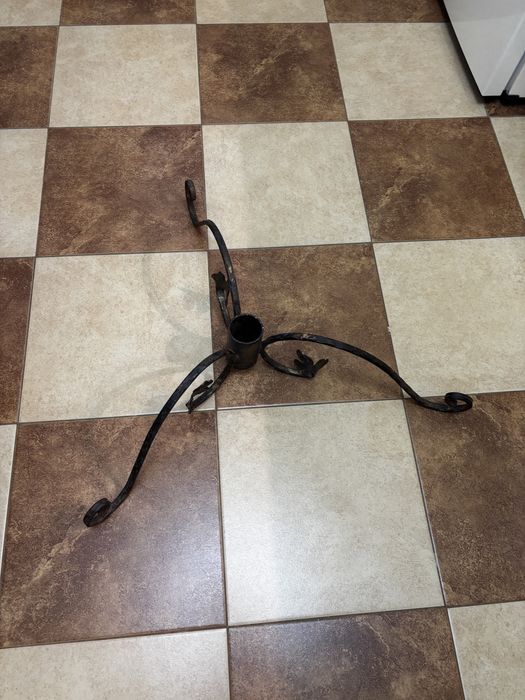 Підставка під ялинку кована