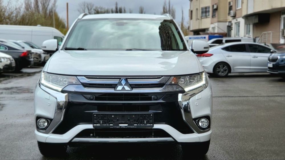 Mitsubishi Outlander PHEV 2.0 4WD 2016p