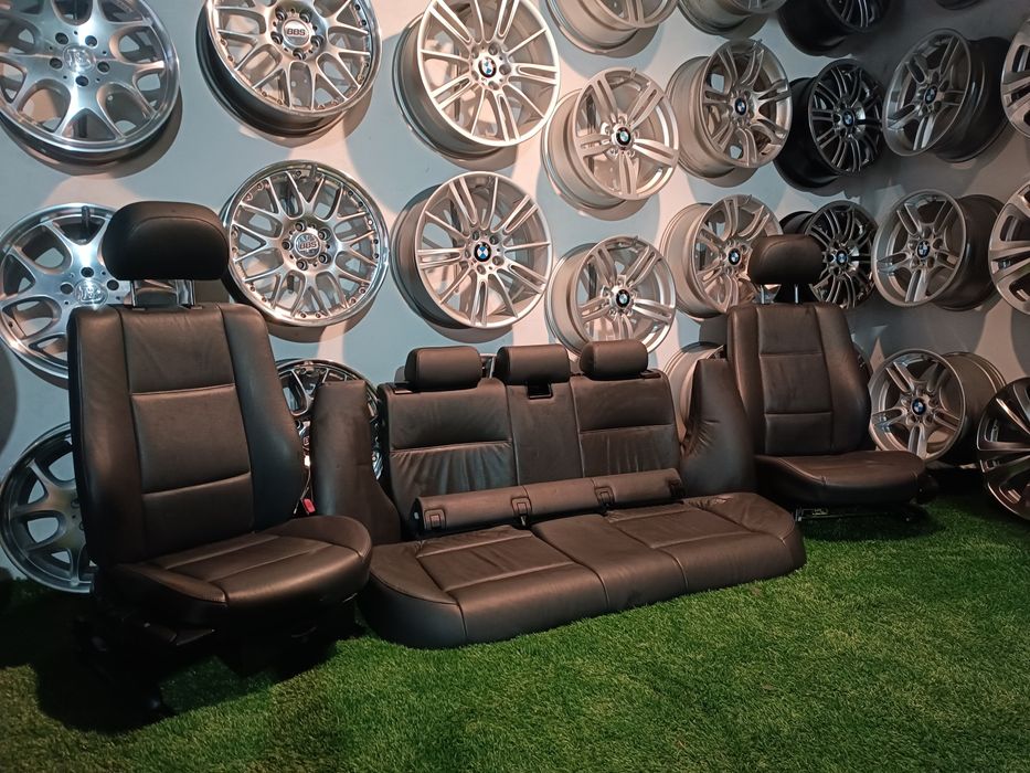 Conjunto de bancos e quartelas bmw E46 Touring.
Bancos dianteiros com