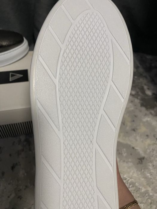 Продам взуття  нове