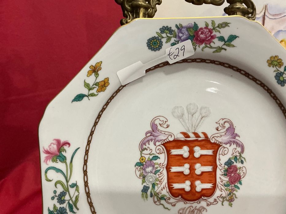Prato porcelana com 23 cm     Anúncios abaixo