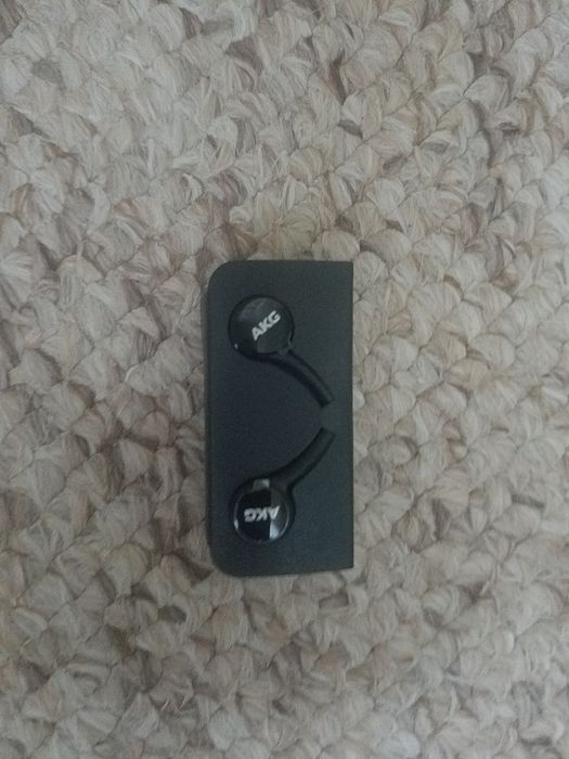 Навушникі AKG з амброшюрами