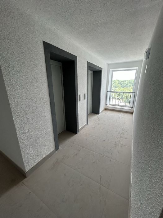 Продаж 3-ри кімнатна Весняна 9, Половки