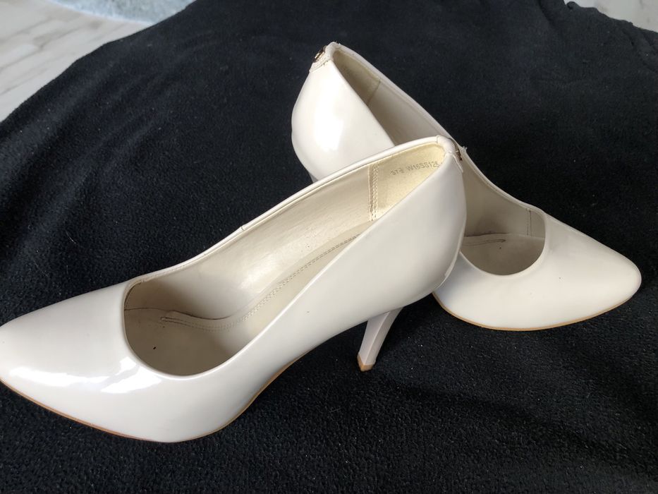Buty szpilki eleganckie beżowe tanio!