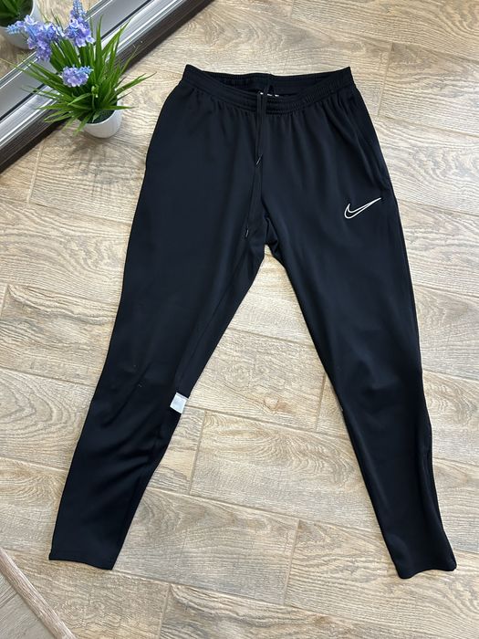 Спортивні штани Nike