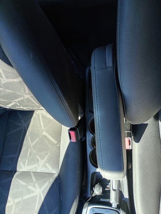 Ford Fiesta( PowerShift)2013року з двигуном 1.6 бензин.