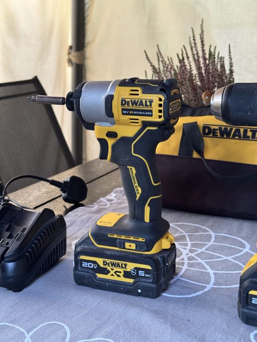 Zestaw wkrętarek DeWALT