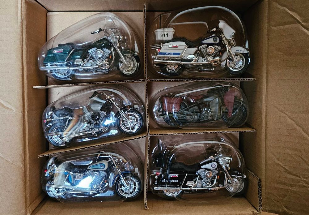 Harley-Davidson colecção motas 1/18, na caixa