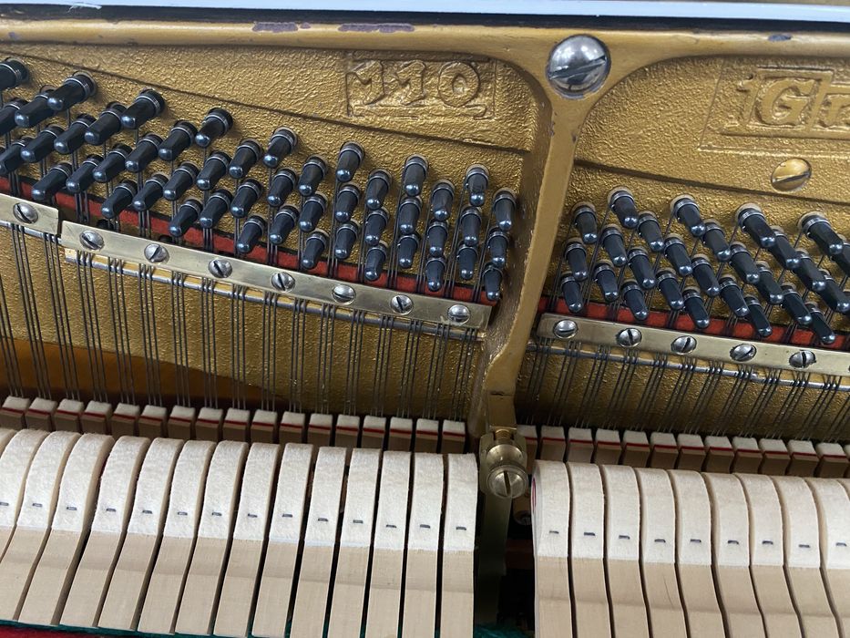 Piękne, białe pianino Grotrian Steinweg