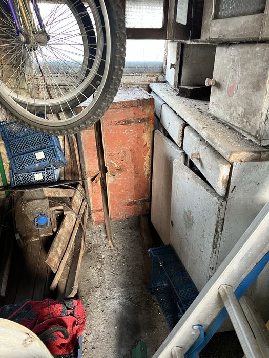 Kredens stary do remontu