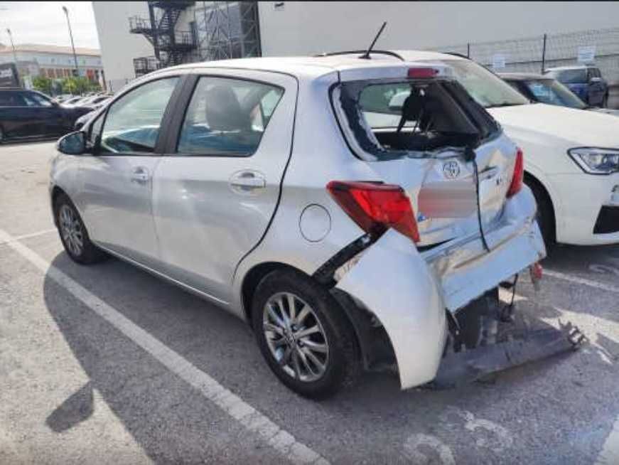 TOYOTA Yaris Salvado