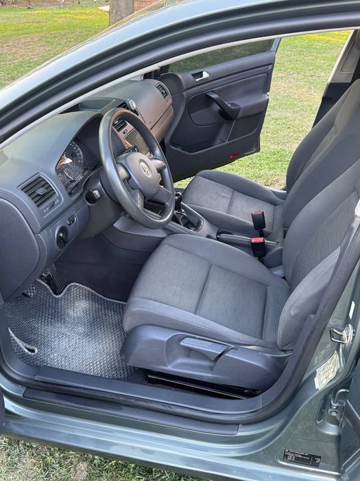 Golf V 2004 року.