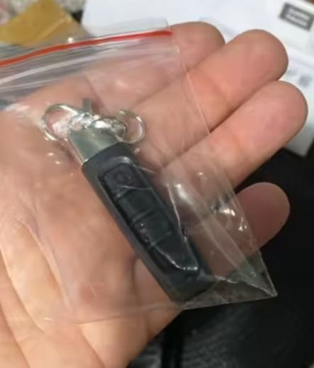 Comando Universal para Portões de Garagem, Alarmes de Garagem ou Estores Eléctricos  - NOVO
