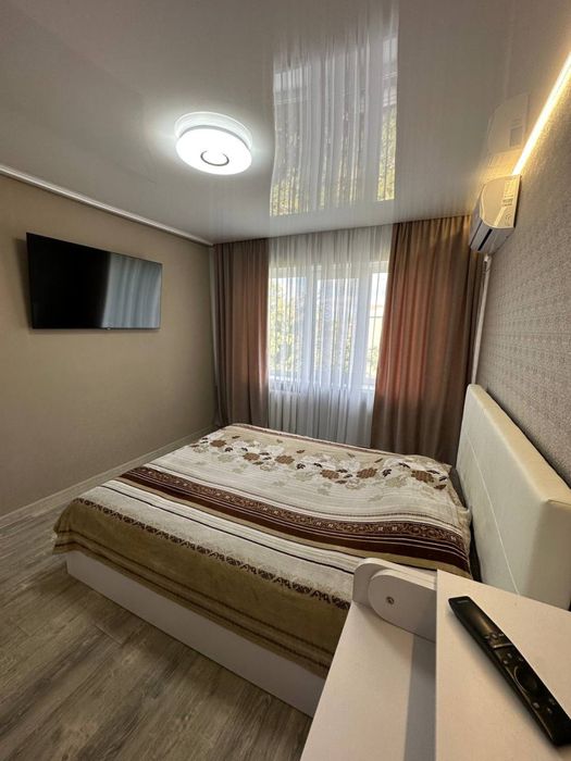 Подобово гарна квартира . Район критого ринку