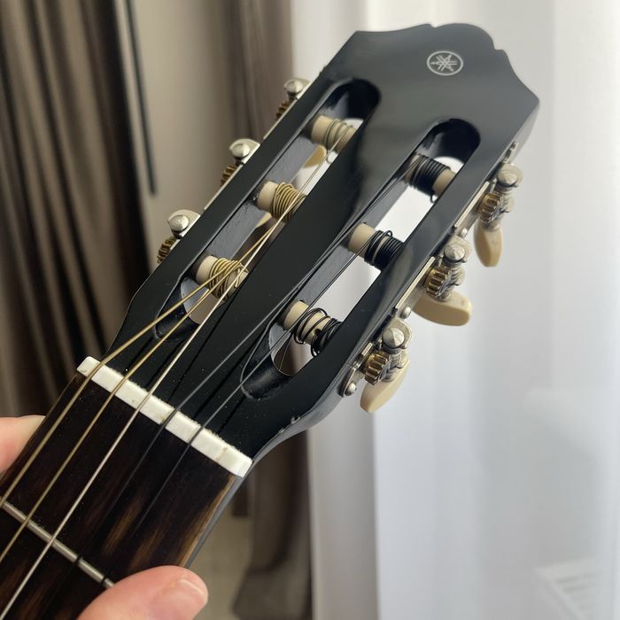Класична акустична гітара Yamaha c40