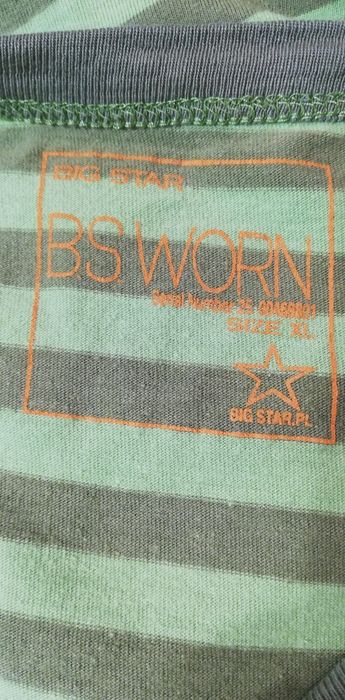 Koszulka T-shirt w paski z nadrukiem