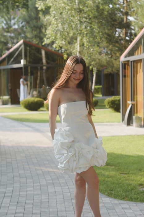 Сукня біла CHER17 з акцентними квітами S