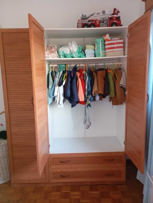 Vendo roupeiro 3 portas