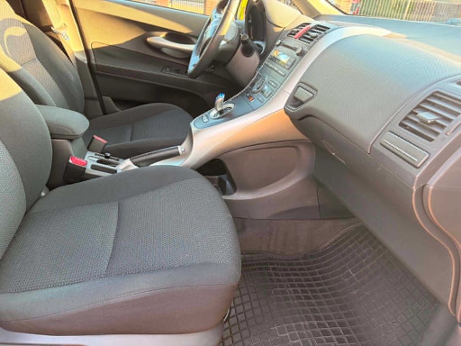 Toyota Auris 1.8 hybryda + LPG