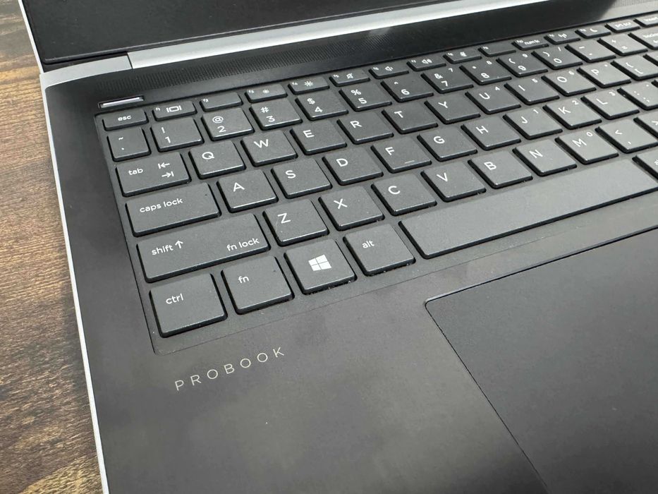 Шикарний HP ProBook 430 G5 - i5-8-го покоління, 8GB - 240GB SSD, 13.3"