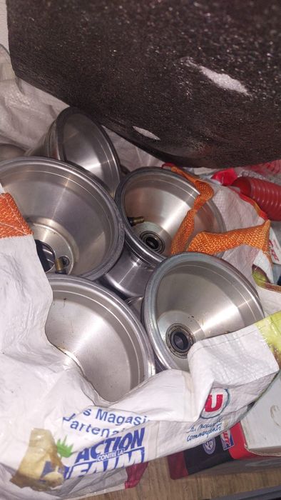 Material sortido, jantes e pneu de karting
